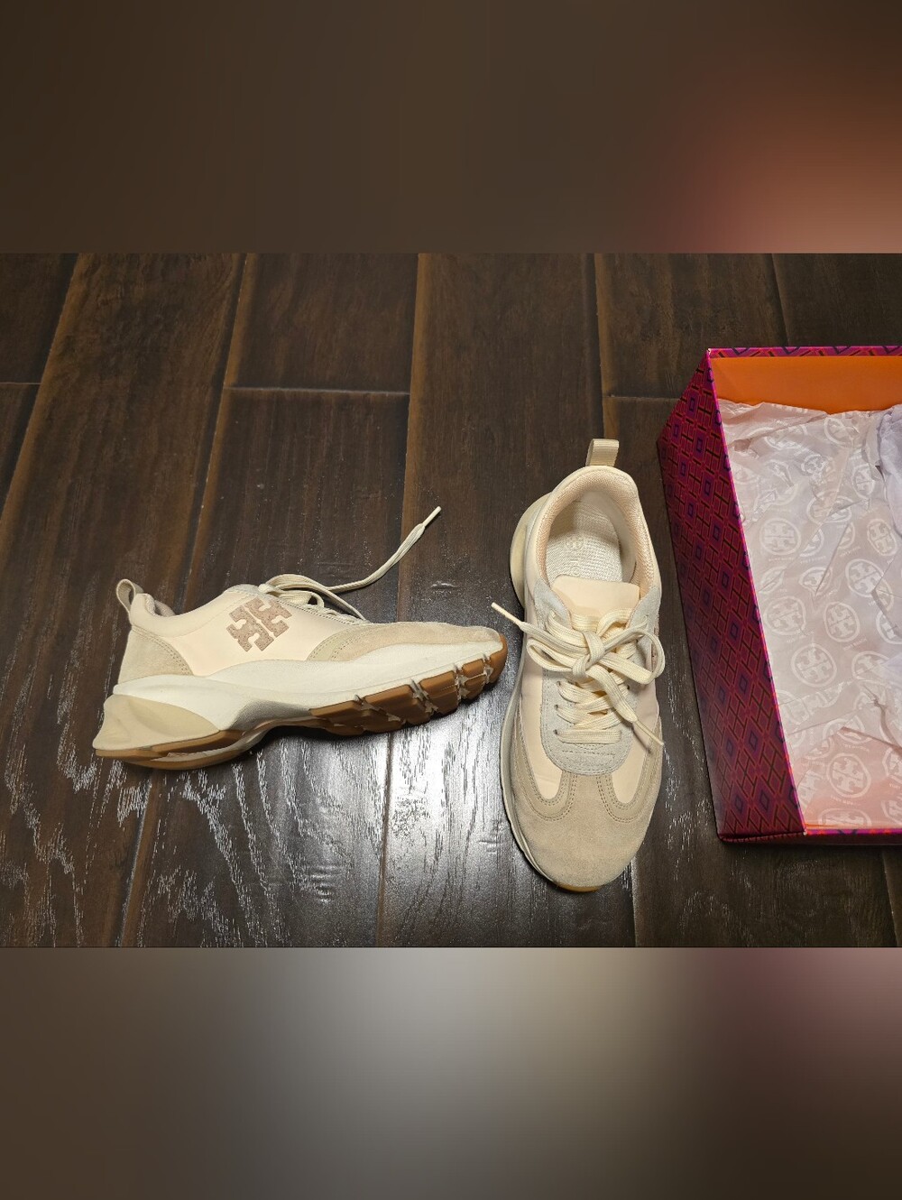 Womens Tory Burch Sneakers size 8 beige nude shoes outfit clothes school